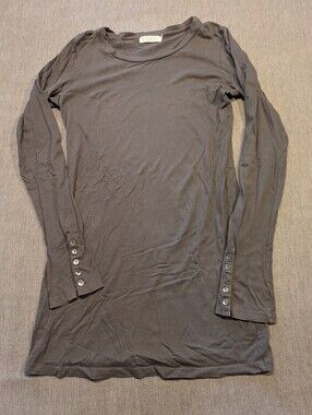 Velvet by Graham & Spencer grey long sleeve top with button cuff Size Medium